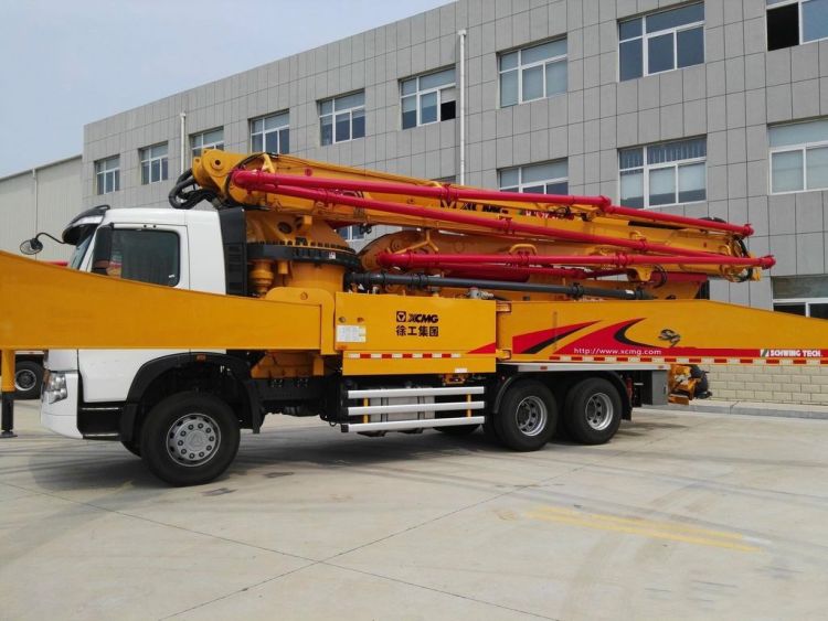 XCMG Schwing official 30m concrete pumps with truck HB30V concrete pump with HOWO chassis price